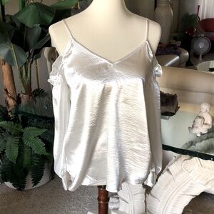 BELLE & SKY WHITE LONG SLEEVE COLD SHOULDER TOP CUFFED SZ 6